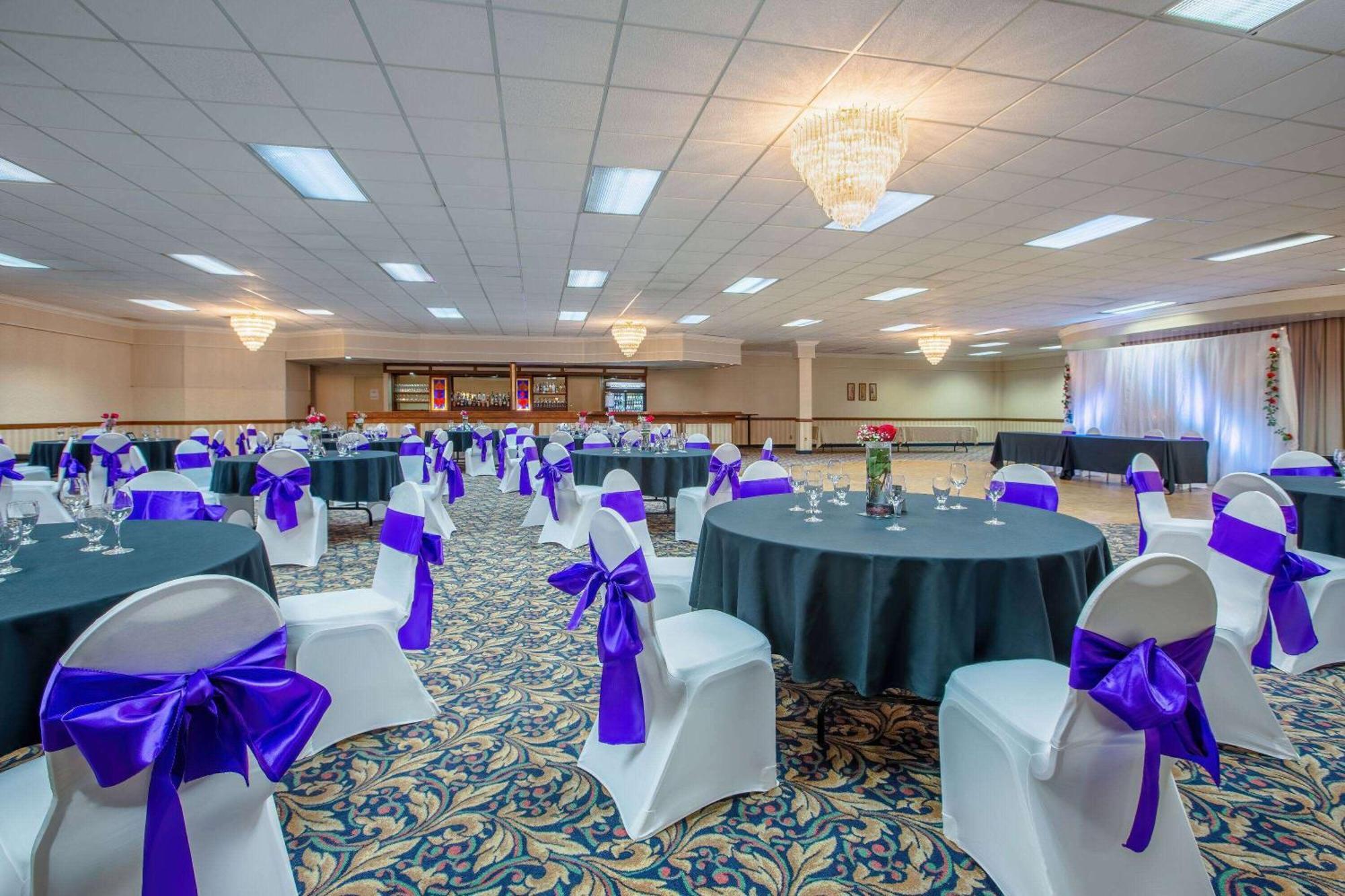 Days Inn By Wyndham Sudbury & Conference Centre Ngoại thất bức ảnh