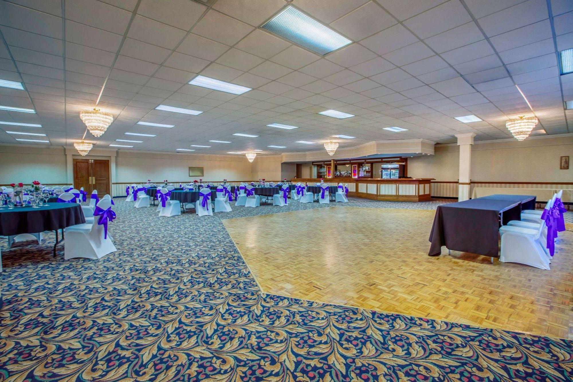 Days Inn By Wyndham Sudbury & Conference Centre Ngoại thất bức ảnh