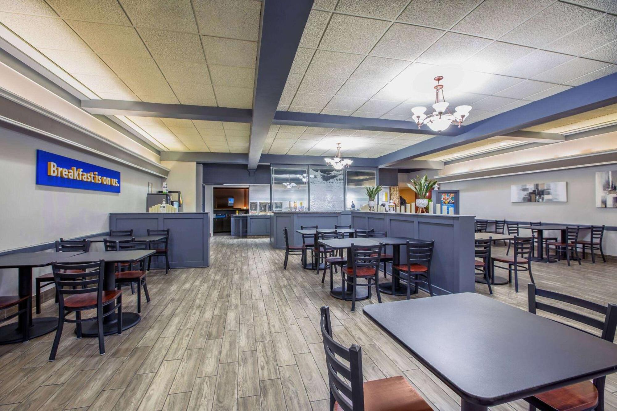 Days Inn By Wyndham Sudbury & Conference Centre Ngoại thất bức ảnh