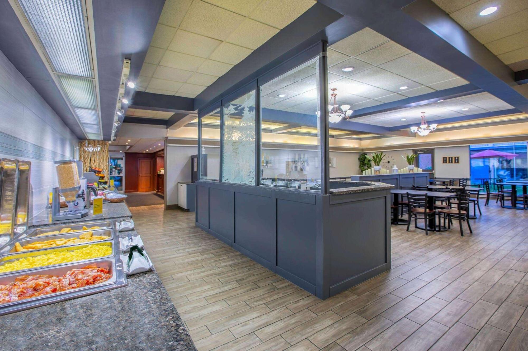 Days Inn By Wyndham Sudbury & Conference Centre Ngoại thất bức ảnh